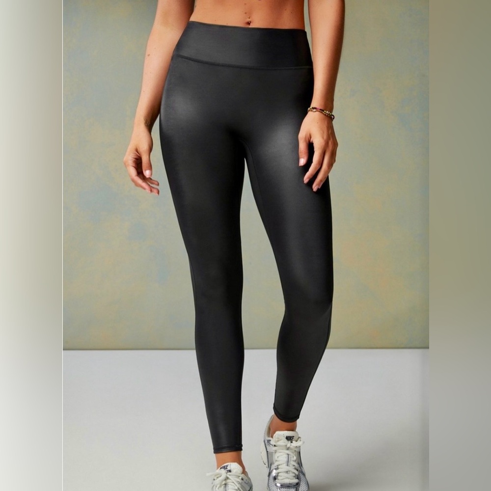 ***NWT***Fabletics Anywhere Motion365 Shine High Waisted Black Leggings - Size S